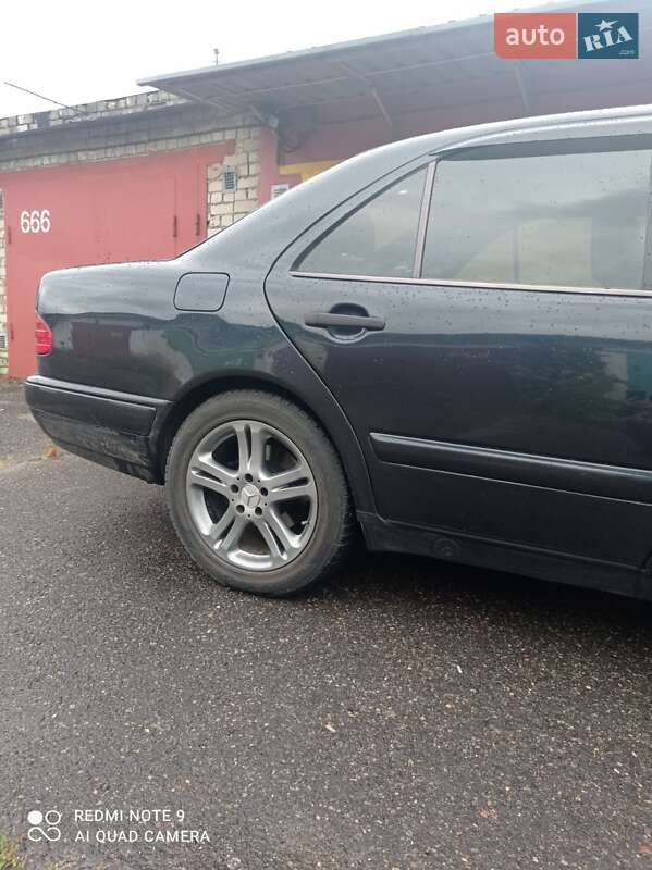 Седан Mercedes-Benz E-Class 1998 в Николаеве