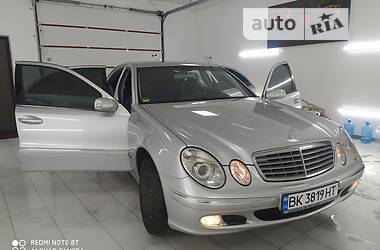 Седан Mercedes-Benz E-Class 2003 в Сарнах