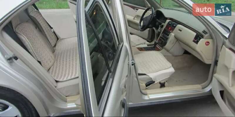 Седан Mercedes-Benz E-Class 1997 в Кременчуге