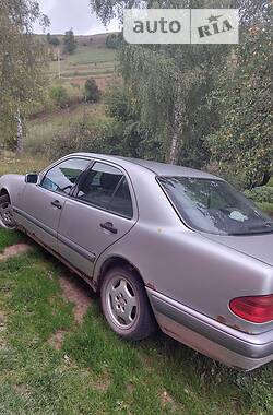 Седан Mercedes-Benz E-Class 1999 в Львове