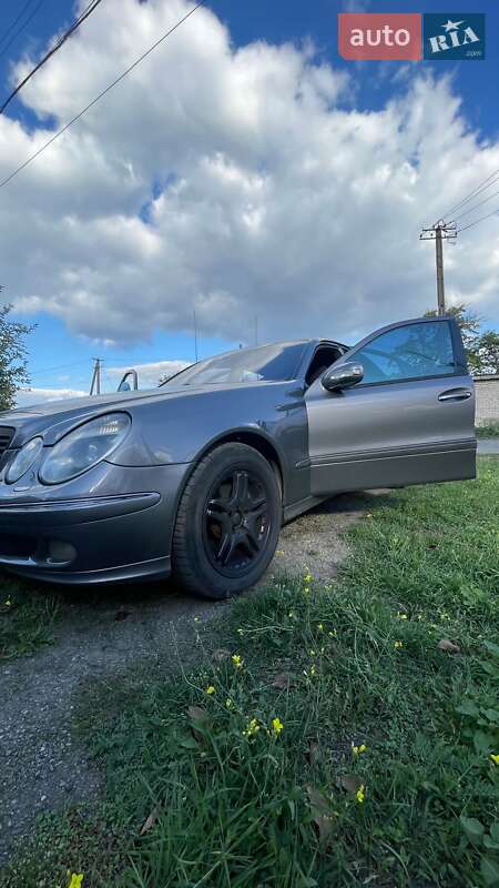Седан Mercedes-Benz E-Class 2004 в Днепре