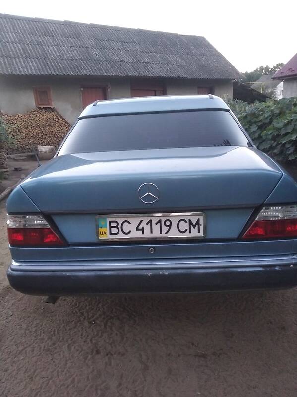 Седан Mercedes-Benz E-Class 1986 в Львове