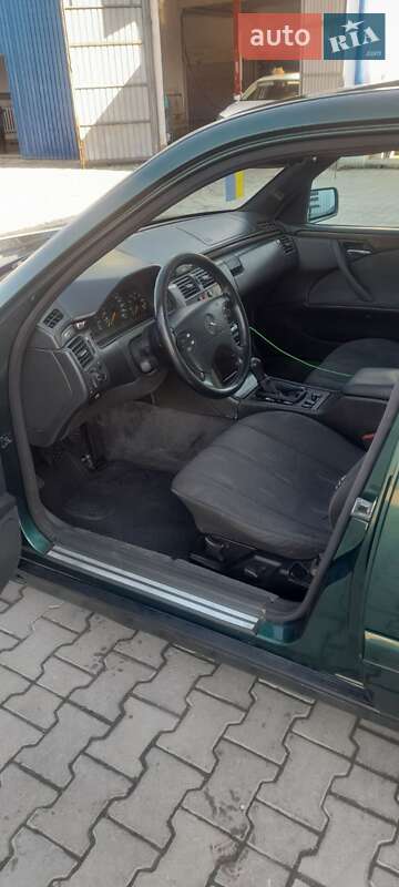 Седан Mercedes-Benz E-Class 1997 в Чернівцях