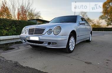 Седан Mercedes-Benz E-Class 2000 в Каменском