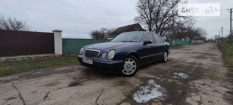 Седан Mercedes-Benz E-Class 2000 в Умани