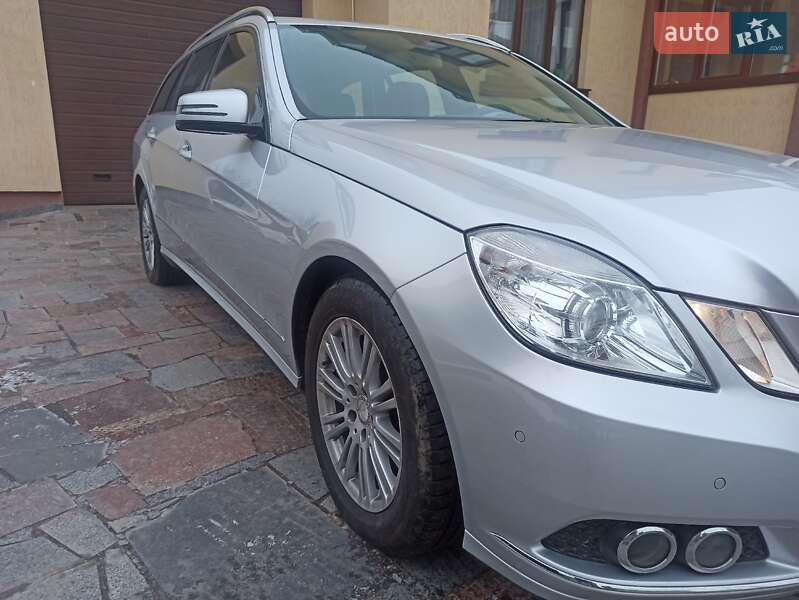 Универсал Mercedes-Benz E-Class 2011 в Киеве
