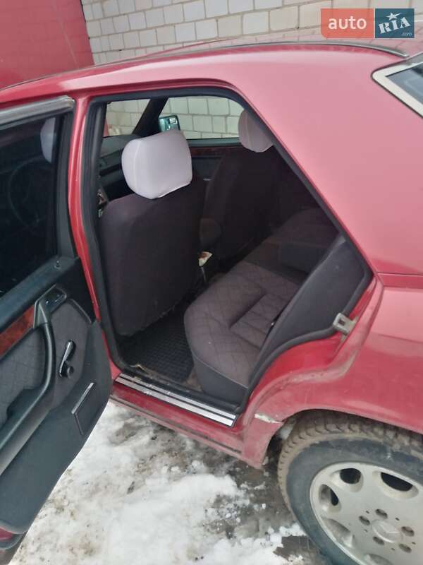 Седан Mercedes-Benz E-Class 1993 в Киеве
