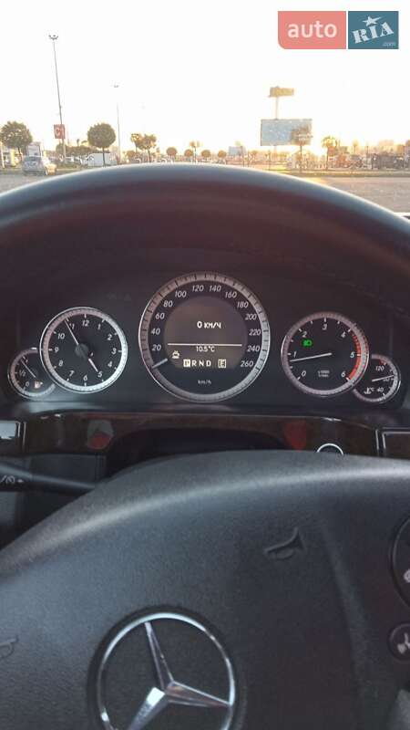 Седан Mercedes-Benz E-Class 2011 в Чернівцях