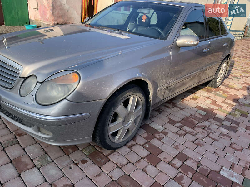 Седан Mercedes-Benz E-Class 2003 в Хусте