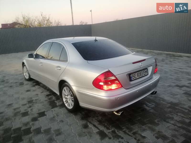 Седан Mercedes-Benz E-Class 2004 в Миколаєві