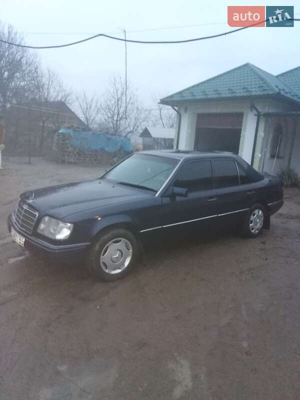 Седан Mercedes-Benz E-Class 1995 в Черновцах