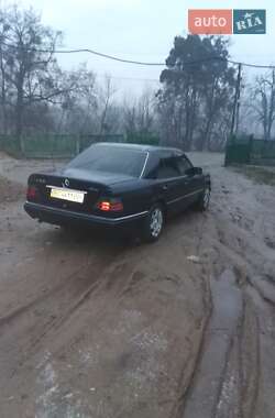 Седан Mercedes-Benz E-Class 1995 в Черновцах
