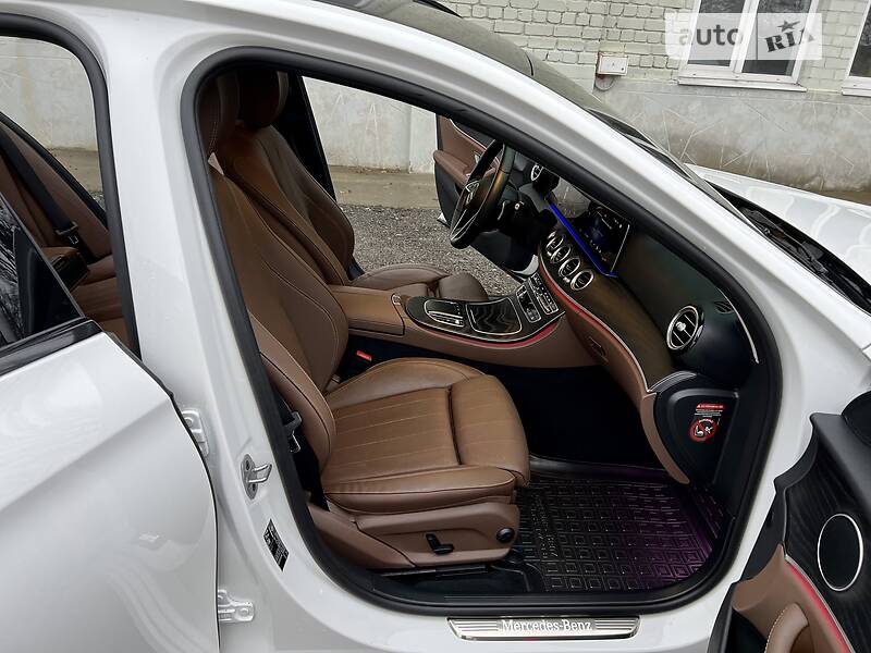 Седан Mercedes-Benz E-Class 2021 в Києві