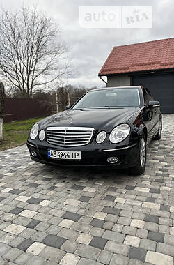 Седан Mercedes-Benz E-Class 2008 в Днепре