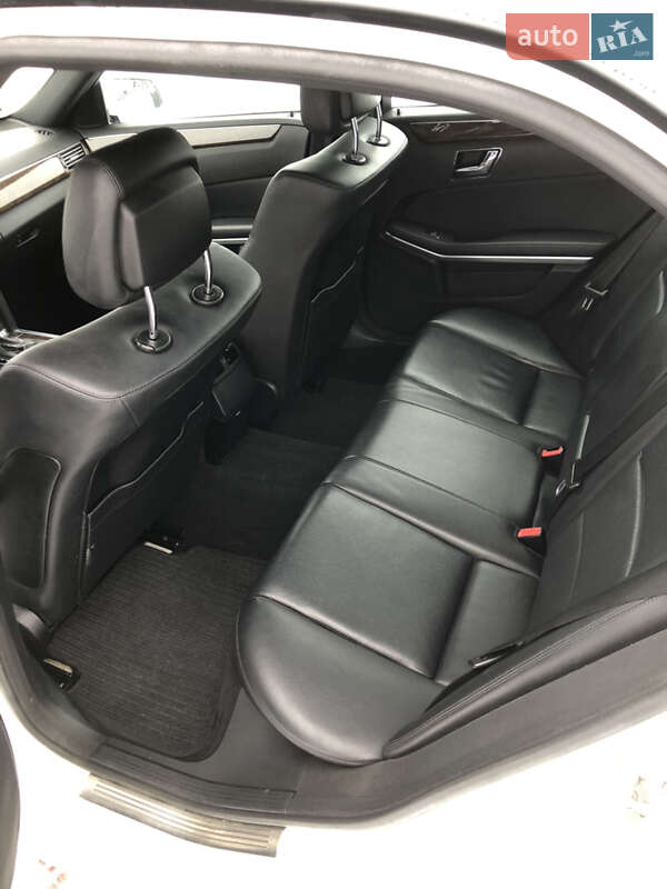Седан Mercedes-Benz E-Class 2011 в Сарнах