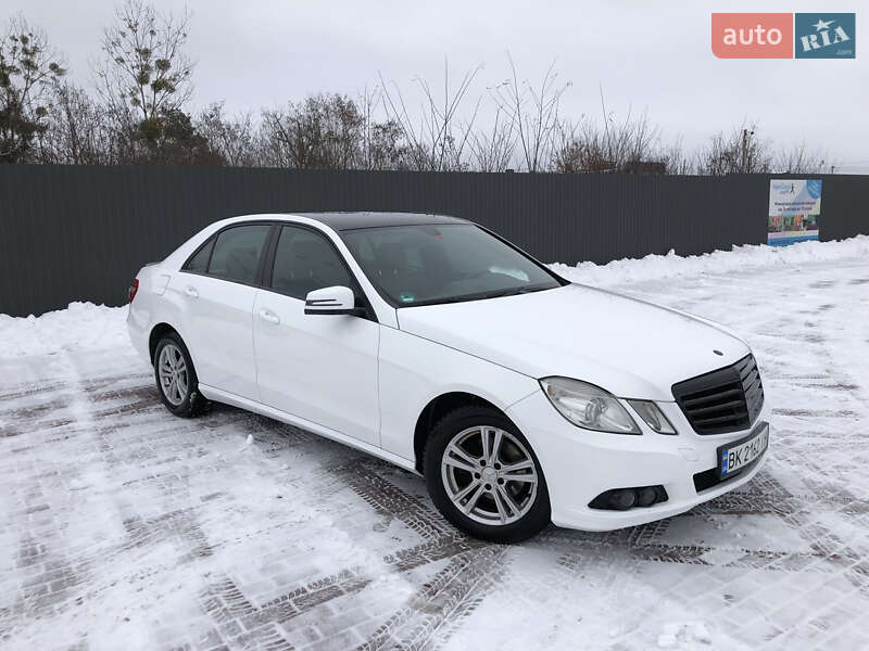 Седан Mercedes-Benz E-Class 2011 в Сарнах