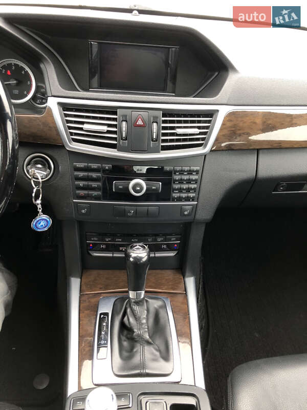 Седан Mercedes-Benz E-Class 2011 в Сарнах