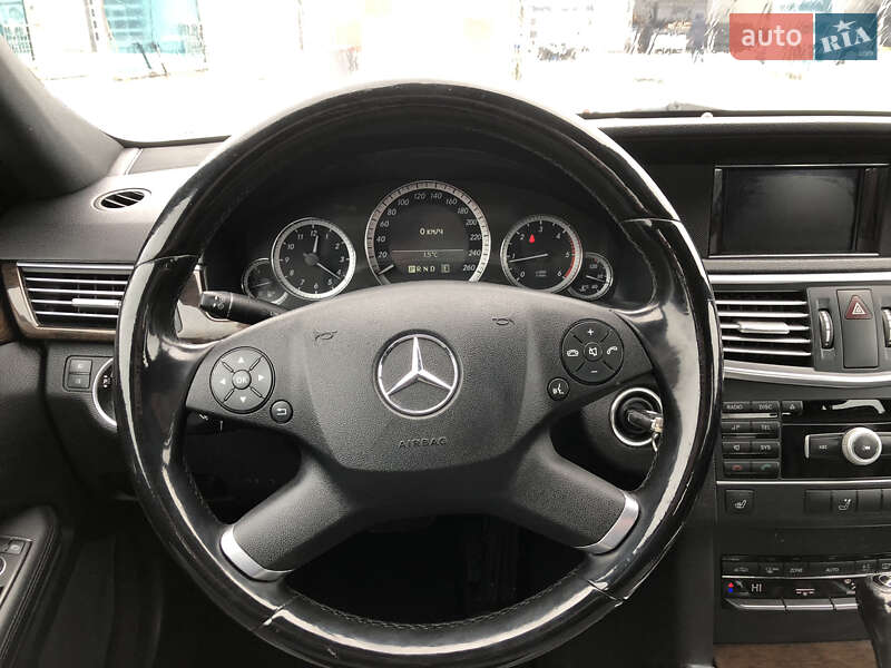 Седан Mercedes-Benz E-Class 2011 в Сарнах