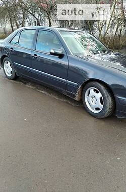 Седан Mercedes-Benz E-Class 2000 в Львові