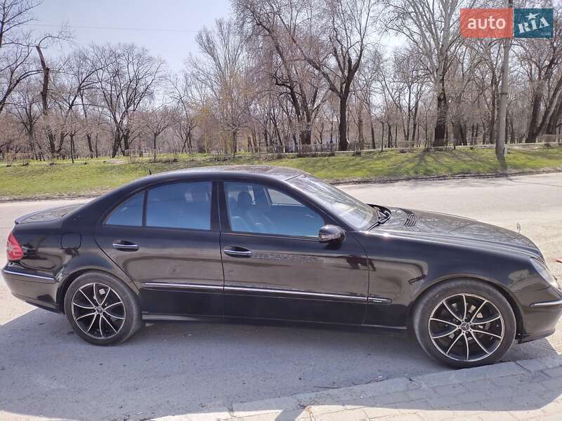 Седан Mercedes-Benz E-Class 2003 в Запоріжжі