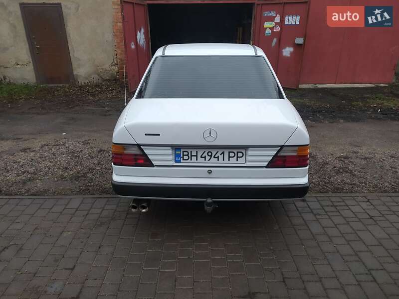 Седан Mercedes-Benz E-Class 1986 в Раздельной