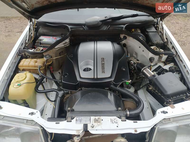 Седан Mercedes-Benz E-Class 1986 в Раздельной