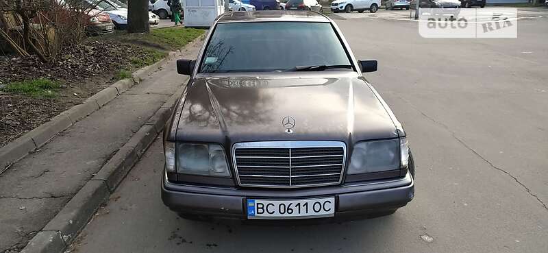 Седан Mercedes-Benz E-Class 1994 в Львове