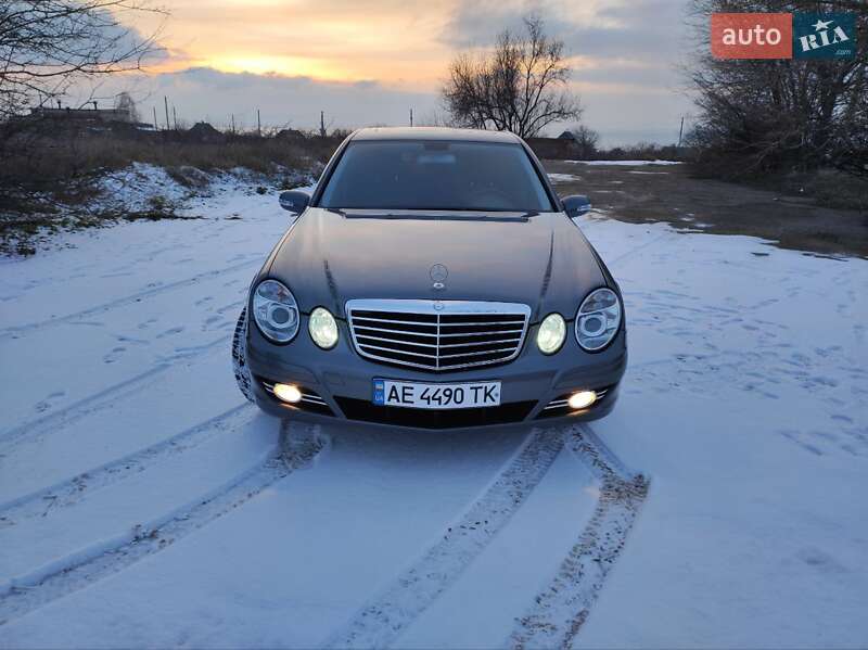 Седан Mercedes-Benz E-Class 2004 в Запорожье