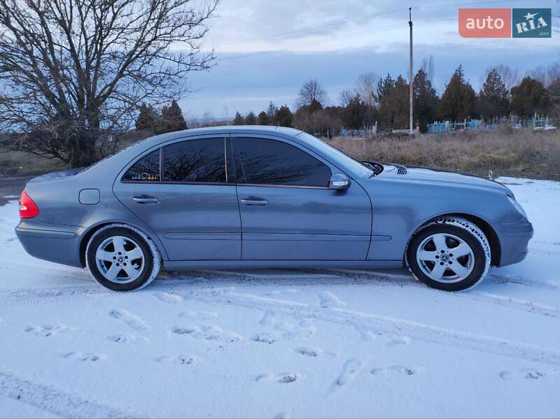 Седан Mercedes-Benz E-Class 2004 в Запорожье