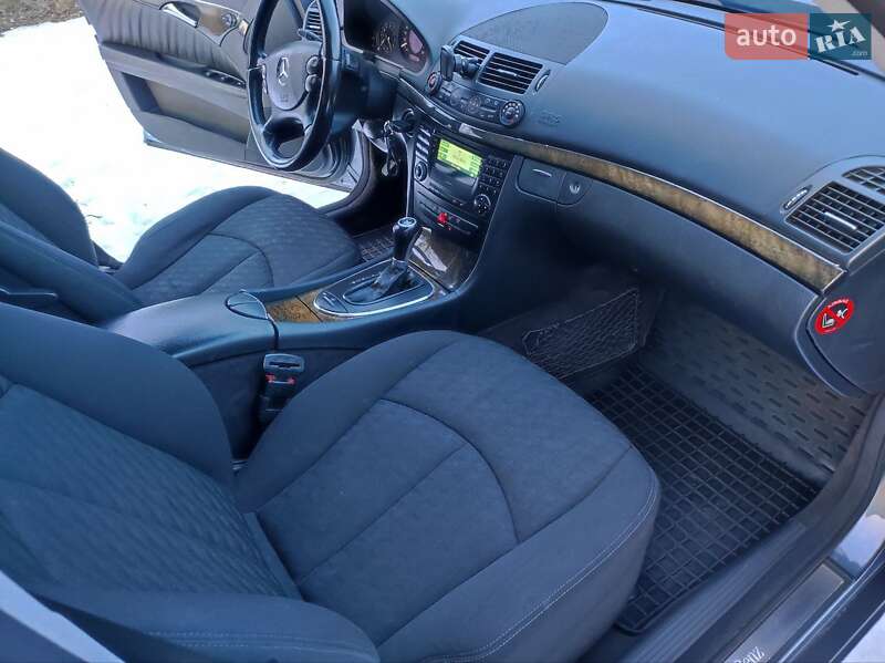 Седан Mercedes-Benz E-Class 2004 в Запорожье