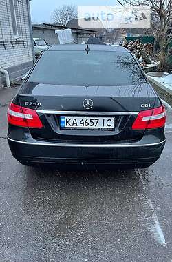 Седан Mercedes-Benz E-Class 2011 в Киеве