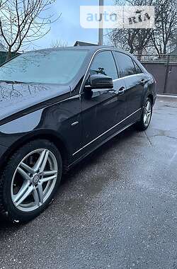 Седан Mercedes-Benz E-Class 2011 в Києві