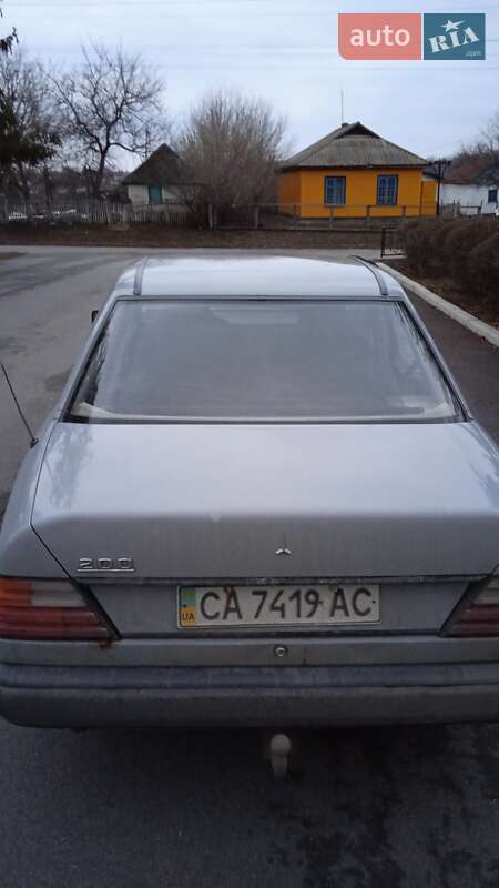 Седан Mercedes-Benz E-Class 1989 в Умани