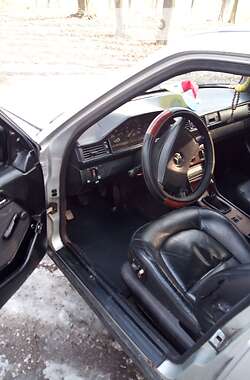 Седан Mercedes-Benz E-Class 1987 в 