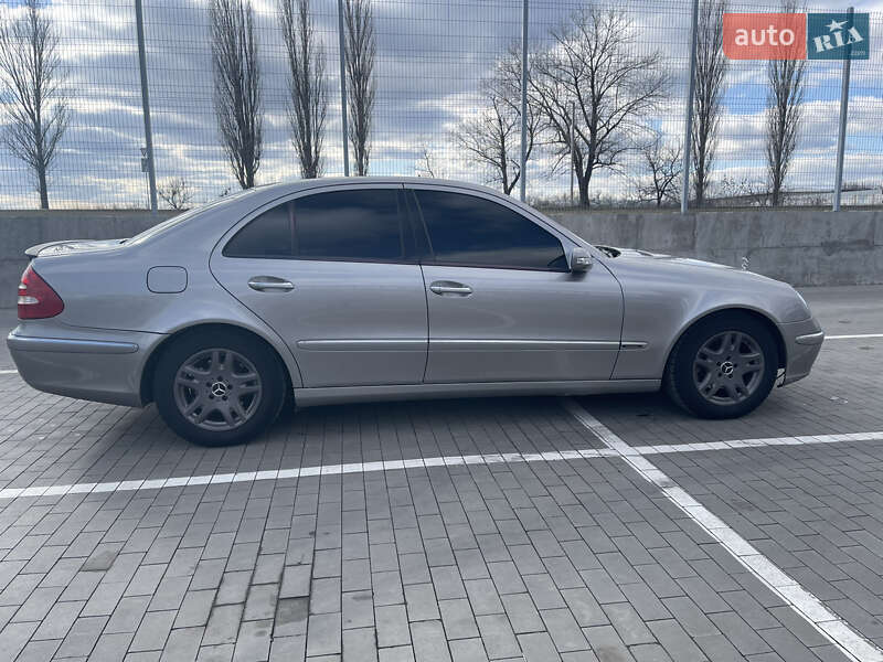 Седан Mercedes-Benz E-Class 2004 в Первомайске