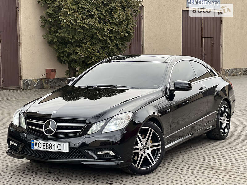 Купе Mercedes-Benz E-Class 2010 в 