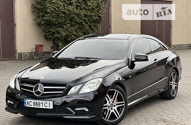 Купе Mercedes-Benz E-Class 2010 в 