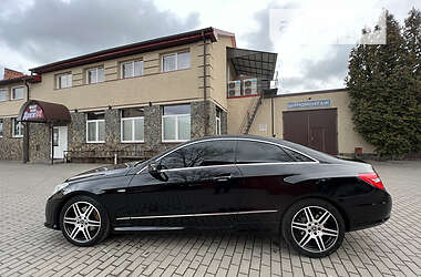 Купе Mercedes-Benz E-Class 2010 в 