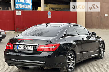 Купе Mercedes-Benz E-Class 2010 в 