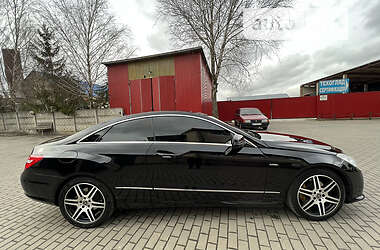 Купе Mercedes-Benz E-Class 2010 в 