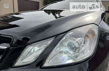 Купе Mercedes-Benz E-Class 2010 в 