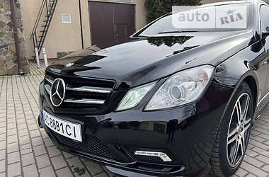 Купе Mercedes-Benz E-Class 2010 в 