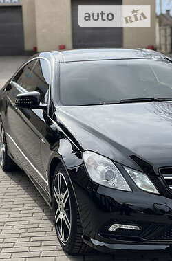 Купе Mercedes-Benz E-Class 2010 в 