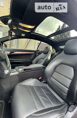 Купе Mercedes-Benz E-Class 2010 в 