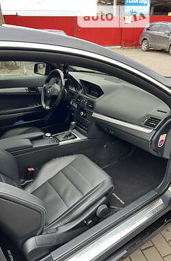 Купе Mercedes-Benz E-Class 2010 в 