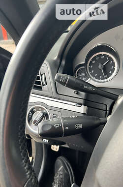 Купе Mercedes-Benz E-Class 2010 в 