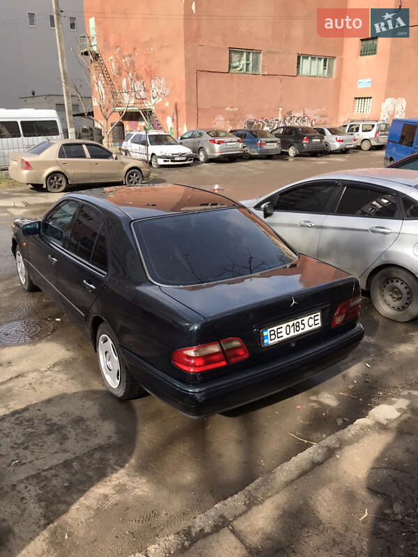Седан Mercedes-Benz E-Class 1997 в Николаеве