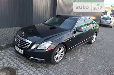 Седан Mercedes-Benz E-Class 2011 в Стрию