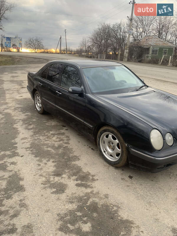 Седан Mercedes-Benz E-Class 1999 в Черновцах