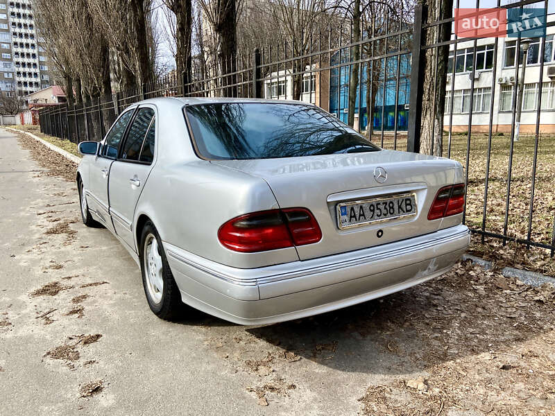 Седан Mercedes-Benz E-Class 2002 в Киеве